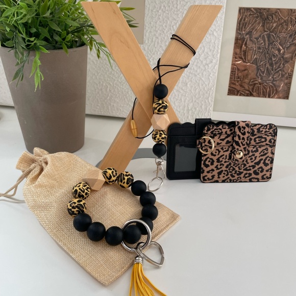 Bracelet Keychain Silicone Wood Beads/Lanyard Teacher Badge Holder Gift Set - Picture 5 of 7